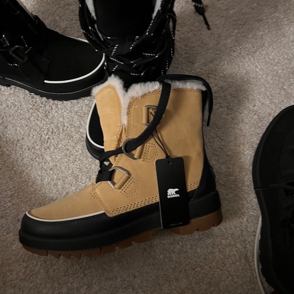 Gorgeous brand new Sorel Fur lined waterproof  boots and Ajar fur lined black - Picture 4 of 14